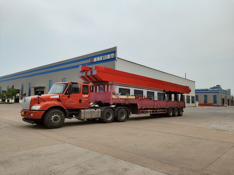 電動葫蘆橋式起重機 3臺 LH5t-17m 制作完成，發(fā)往河南漯河交付客戶使用。